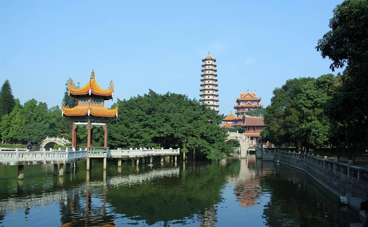 一座福建寺廟旅遊業的發展在我國很重要,也很突出,通過對不少城市寺廟