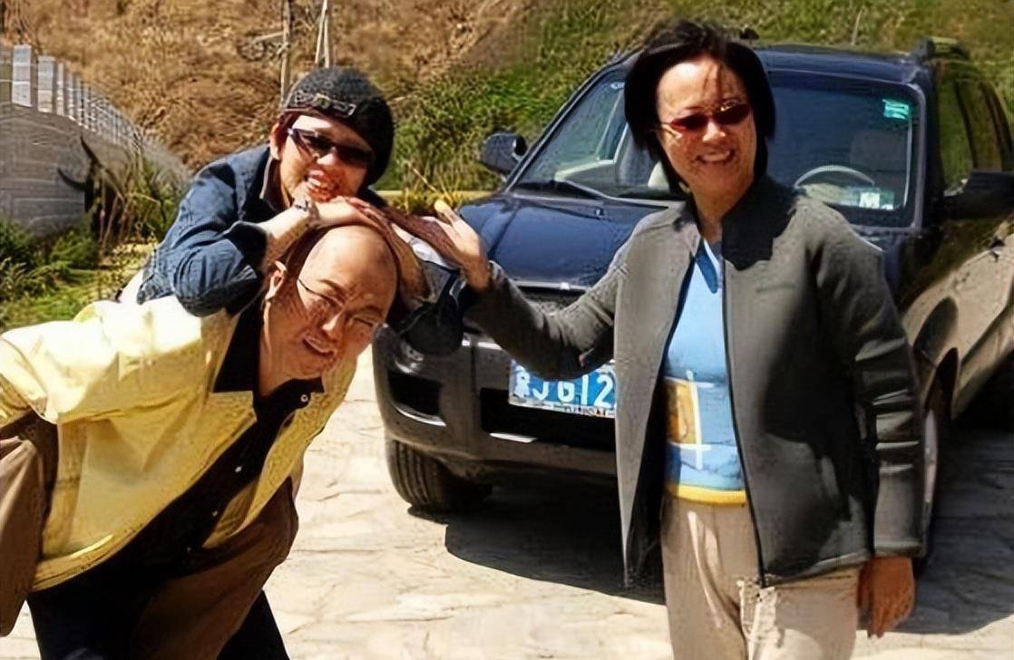 柏寒:父母和丈夫接连离世,57岁她也撒手人寰,一生比黄连还苦_母亲