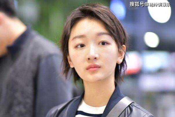 "影后"周冬雨,单眼皮双眼皮随意切换,看你喜欢哪一款?_眼睛_化妆_明星