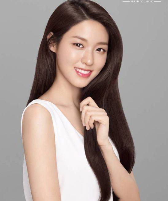 她被誉为"最强肉体",美若天仙,网友:求你上个保险吧_金雪炫_身材_女