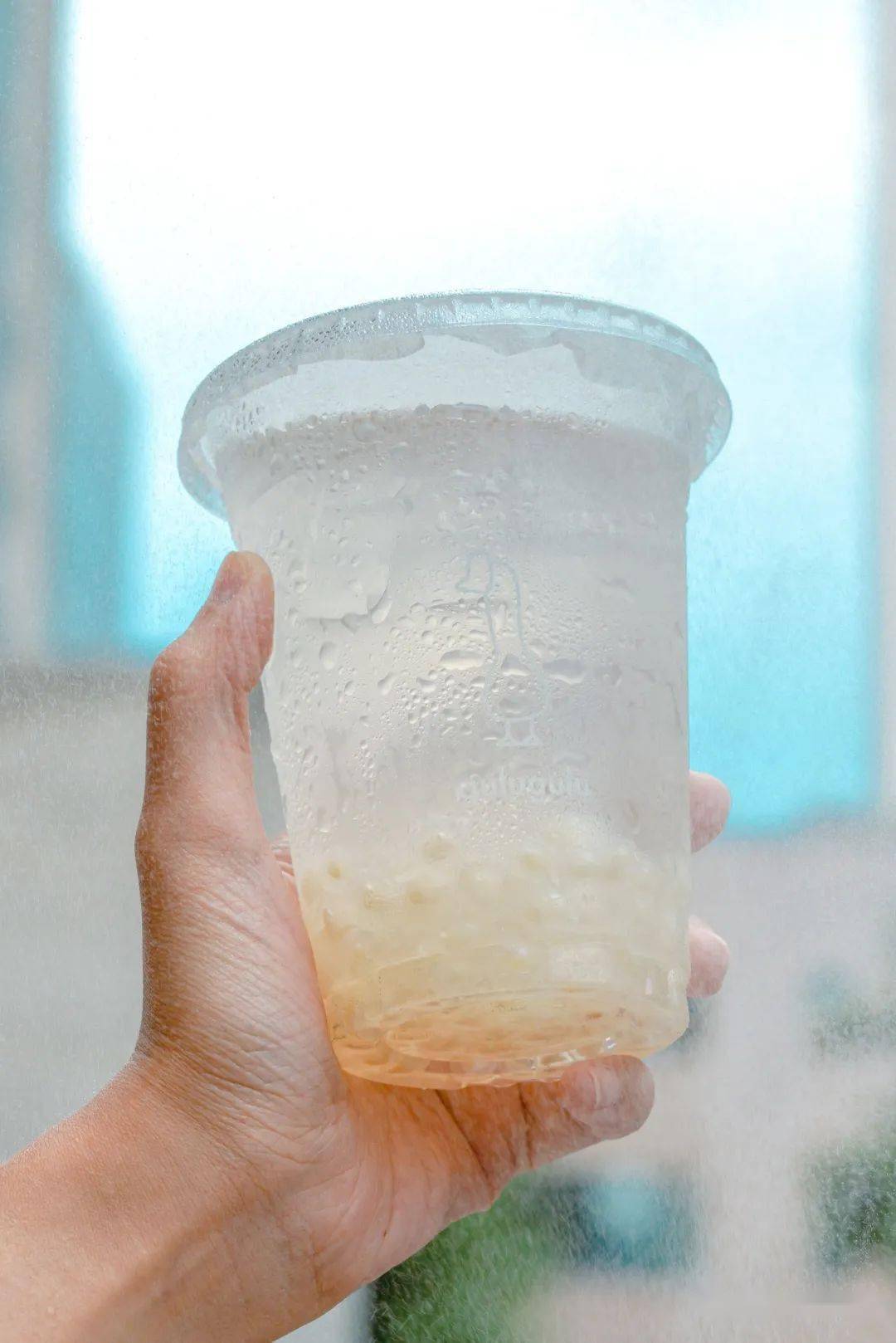 招牌椰子水系列02首当其冲是这杯黑色椰子水【hey!
