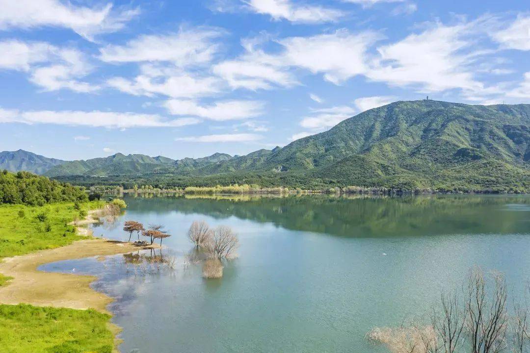 这个秋天,昌平十三陵水库蓝天白云,美到极致!_美景_碧水_北京