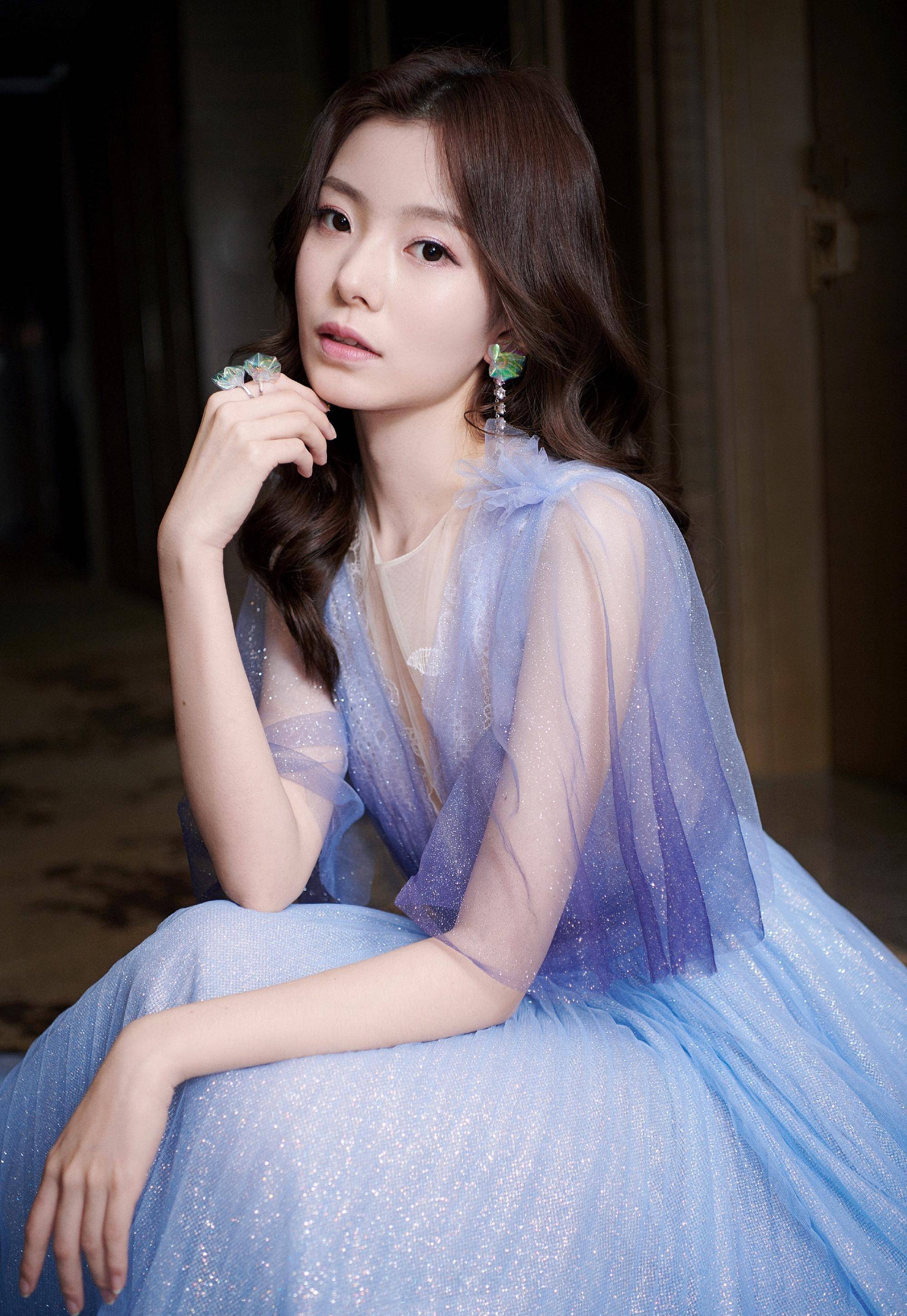 陈卓璇星光海洋裙穿搭,展示优雅气质,穿出高级感_气息_的设计_纱裙