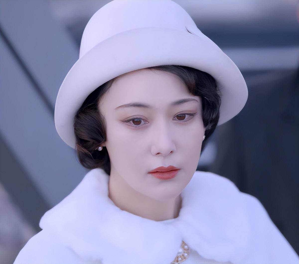 《民国大侦探》张馨予太圈粉了,素颜出镜超美,分饰两角演技炸裂_张茵