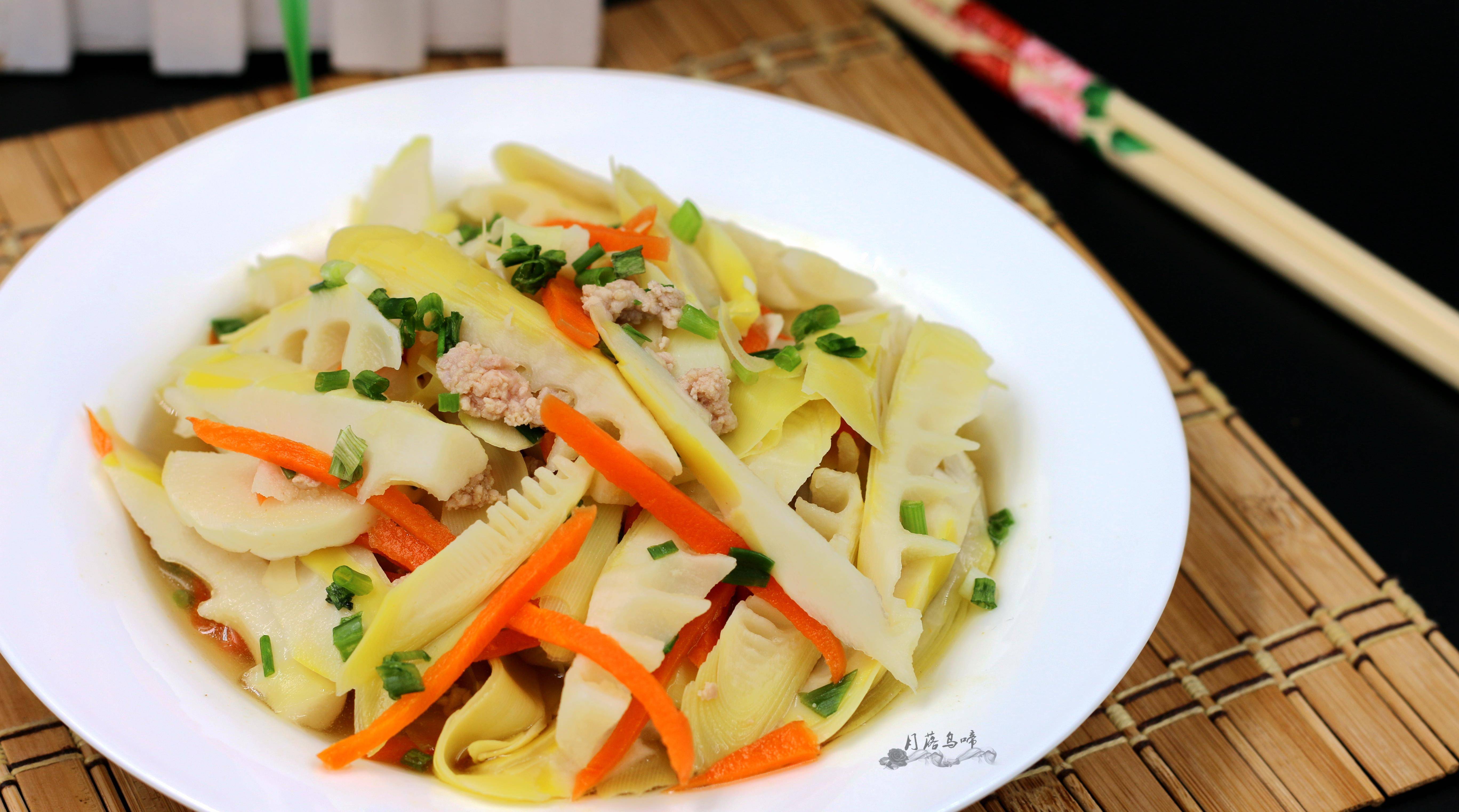 竹笋,被称为"山八珍"之一,这个菜应该算是典型的江南菜吧,明媚,清新