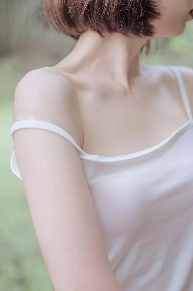 不露脸怎么拍性感的人像照?_肌肤_线条美_后颈