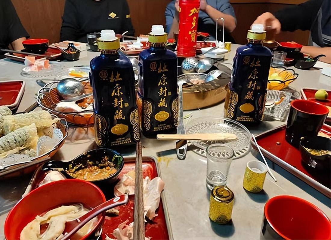 国内这几款"亲民白酒",好喝不贵,100%佳酿,行家的最爱_酿造_五粮液