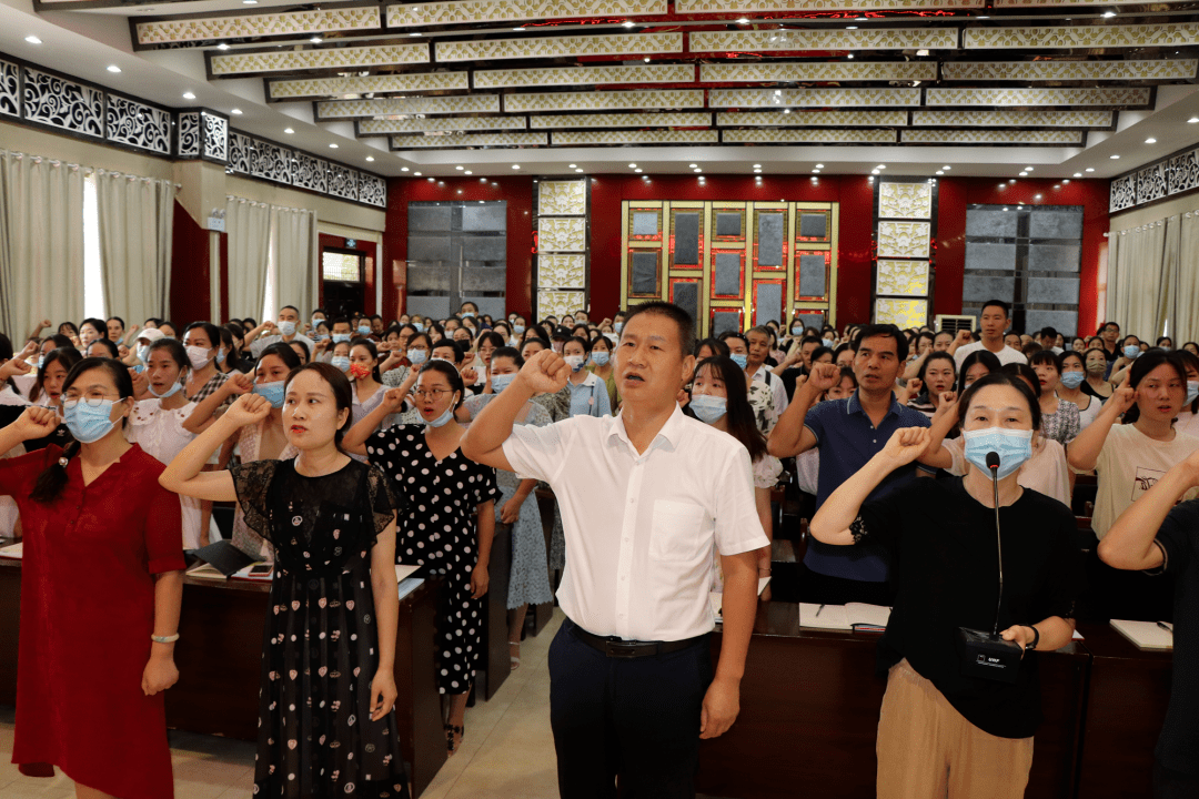 京山小学开展暑期集训系列活动_教育_师德_表彰