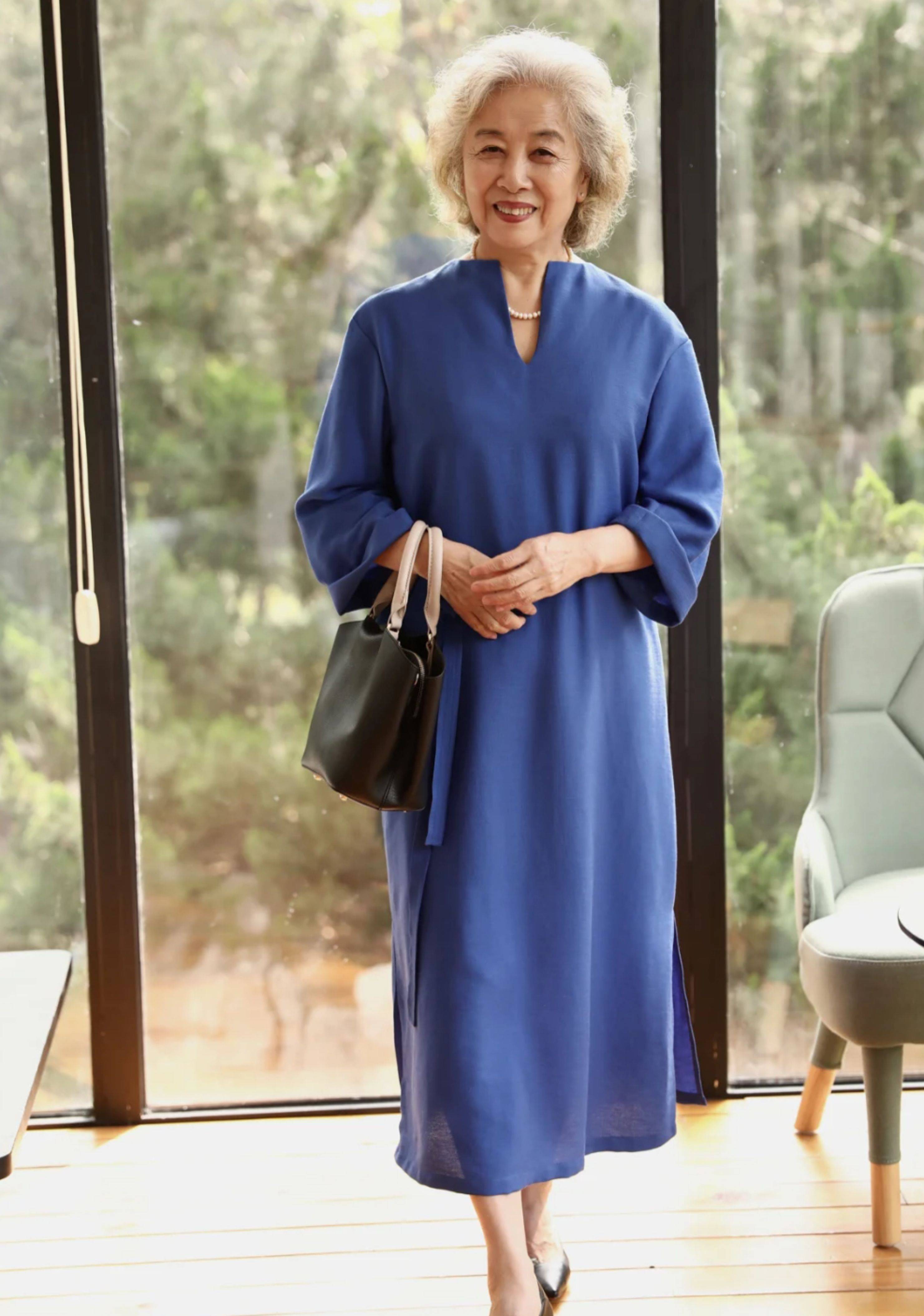 颜色为主,否则就会显得整体造型过于高调,从而流失了奶奶辈原有的魅力