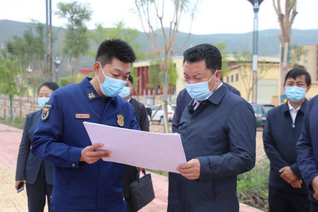 黄南州委副书记,州长扎西才让深入州消防救援支队调研指导工作