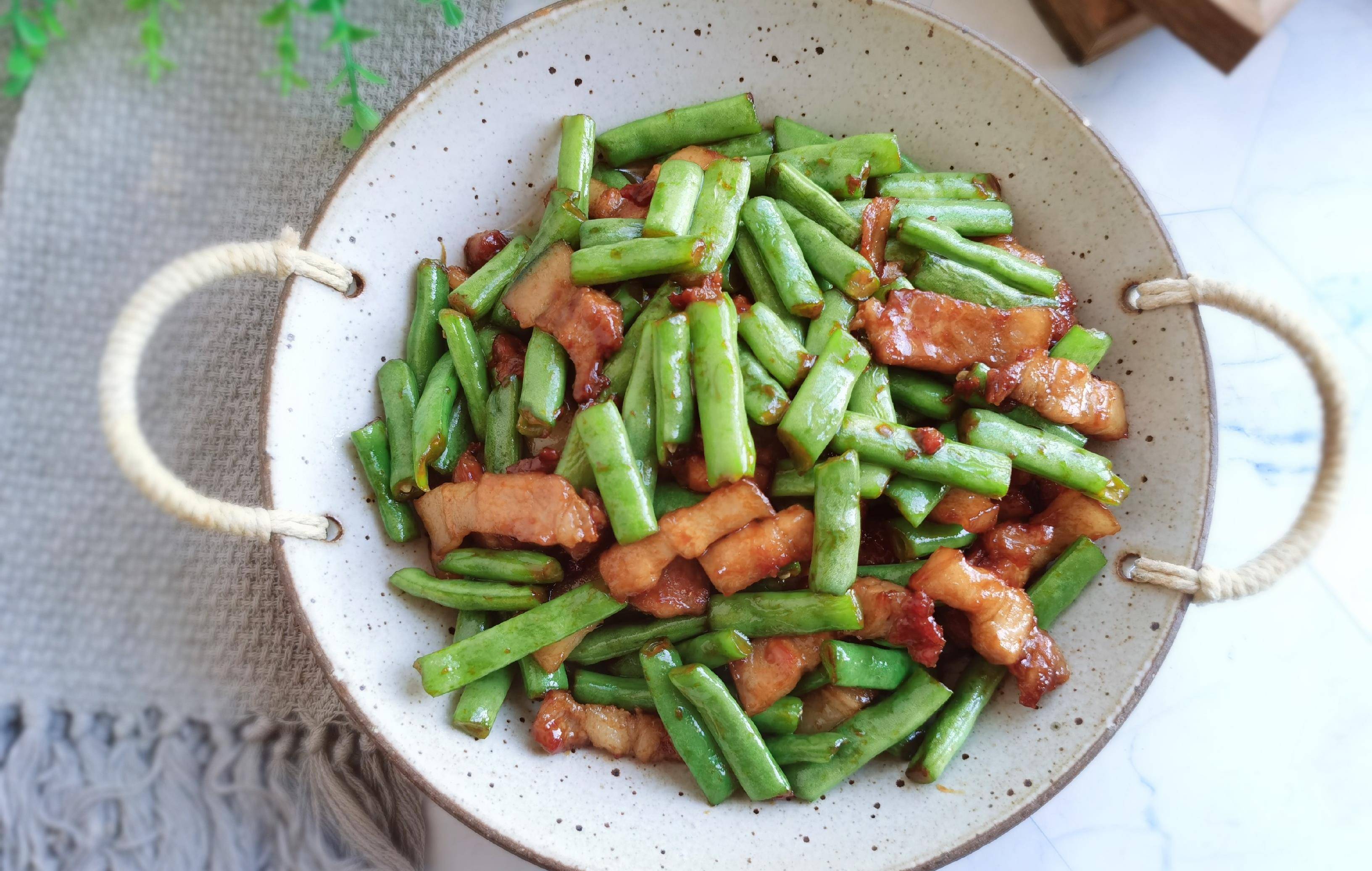 荤素搭配,做法简单,家常宴客也拿得出手,好吃_五花肉_四季豆_步骤