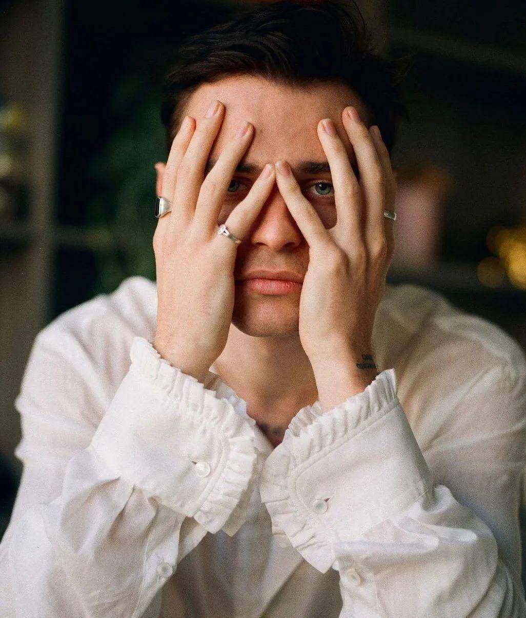 他是新版《绯闻女孩》男主,身高一米八三,曾是一名时尚男模特_doherty