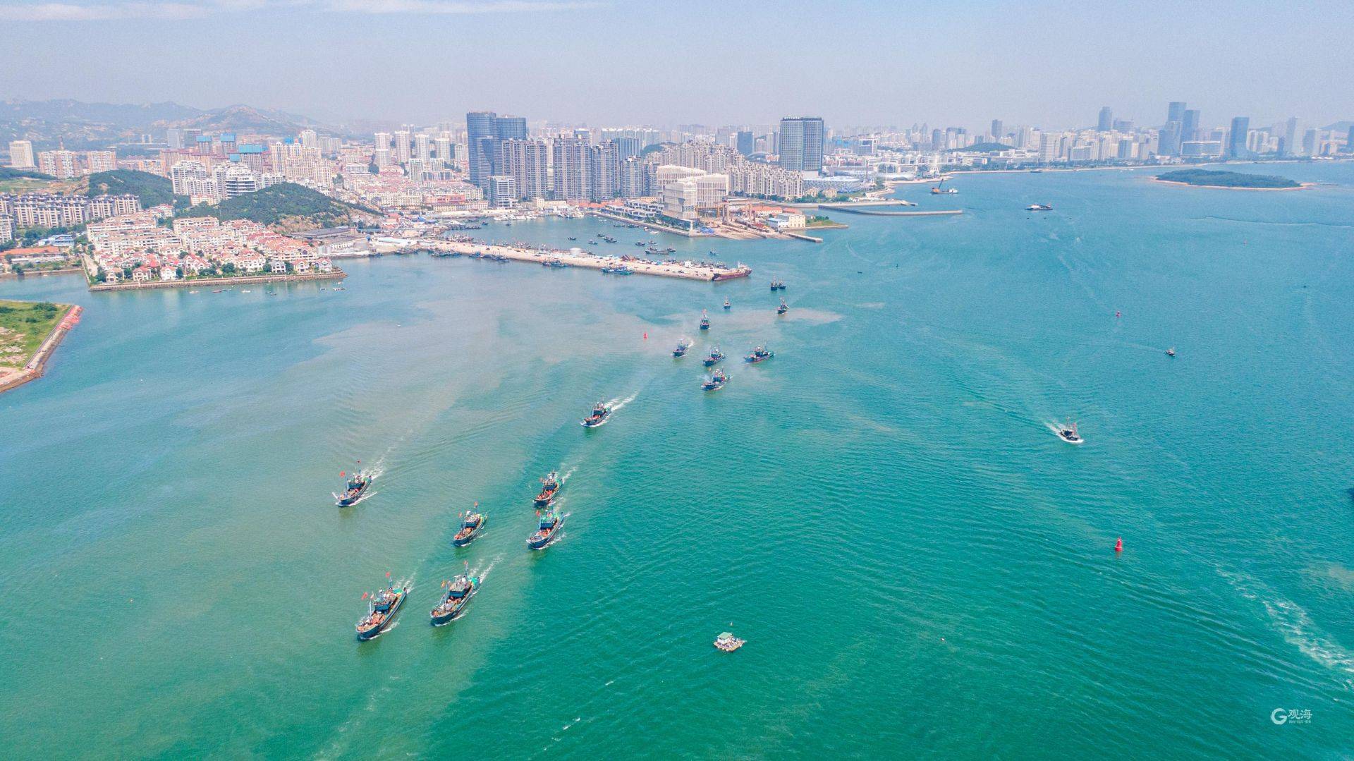 开海航拍:积米崖渔港数百船只奔赴大海_渔船_青岛_宋新华