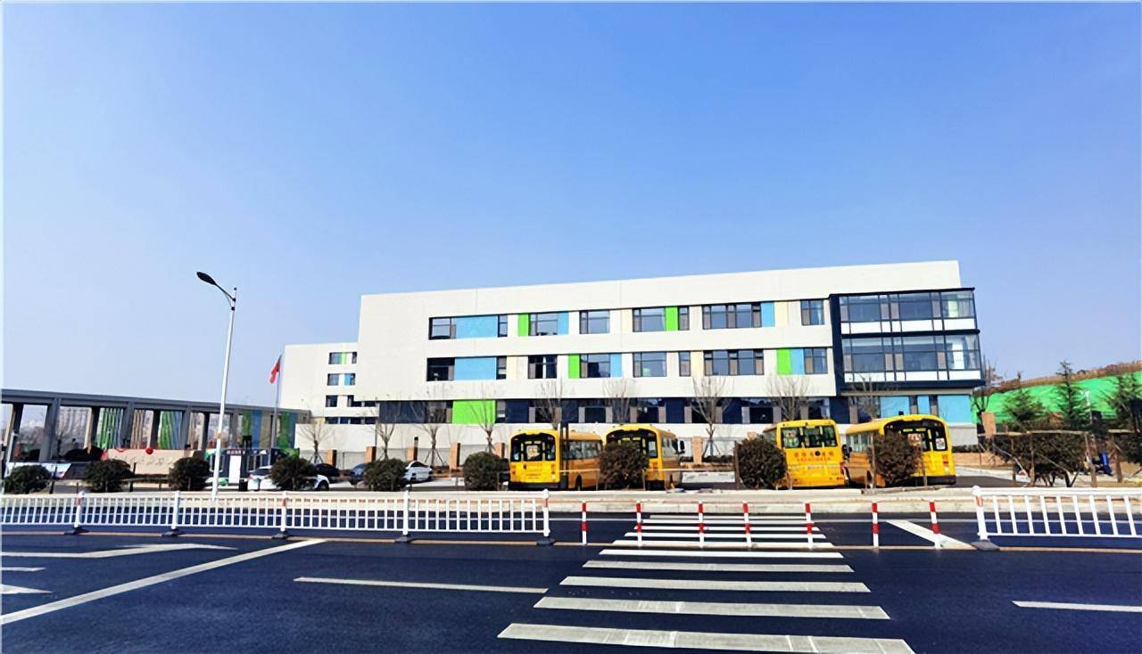 近年来,威海持续加大新建和改扩建中小学,幼儿园力度,实施科普,文体