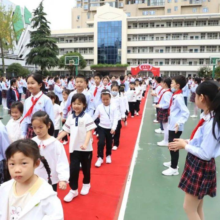 新学期开始啦！直击东宝区开学第一天_开学啦_直击多地开学第一天_工作