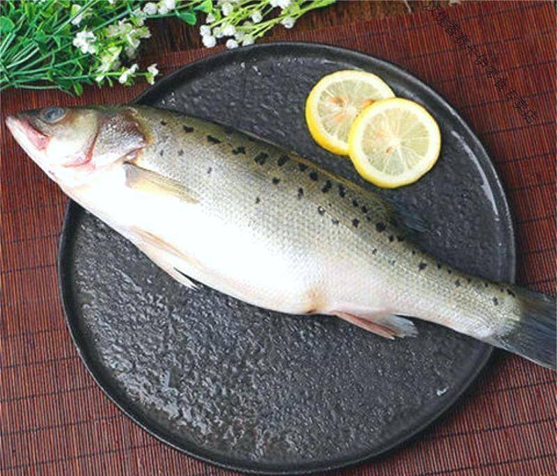 秋季不要错过这三种鱼,肉嫩味鲜,营养丰富,适宜进补_鲈鱼_步骤_姜片