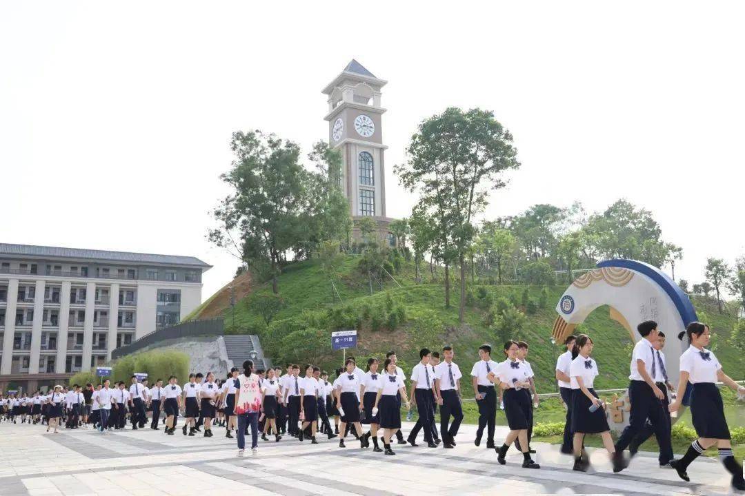 上午9时许喜迎首批学子坐落在南区街道的中山市永安中学中山市永安