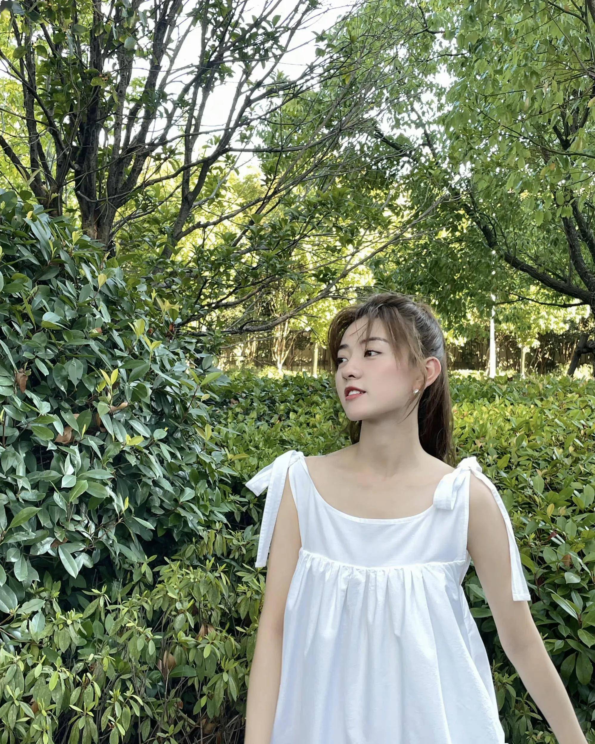 女明星梁洁写真合集:清新靓丽,俊美秀气_梁洁_写真_女明星