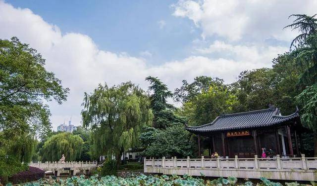 烏龍潭公園現如今免費開放,許多南京的朋友可是有福了,可以前去公園好