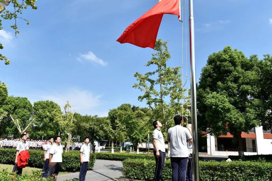 重聚校园奋发时 心有榜样梦起航——曙光中学举行2022学年第一学期