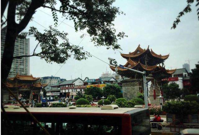 不同时期的云南昆明金马碧鸡坊老照片_金马坊_年间_金碧路