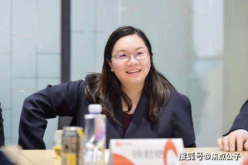 近日回复网友称自己是欢瑞祖宗,网友:虽戏多但捧人_钟君艳_世纪_陈援