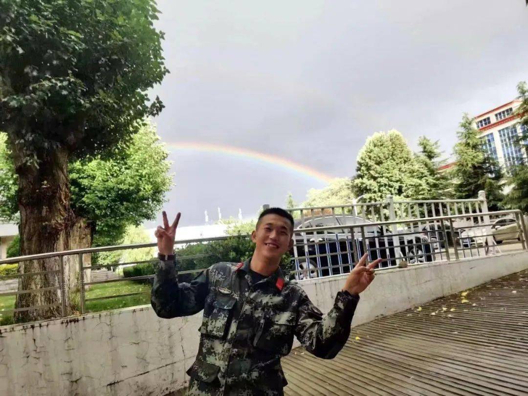 路毅达服役经历:2017年入伍,曾服役于中国人民解放军77649部队