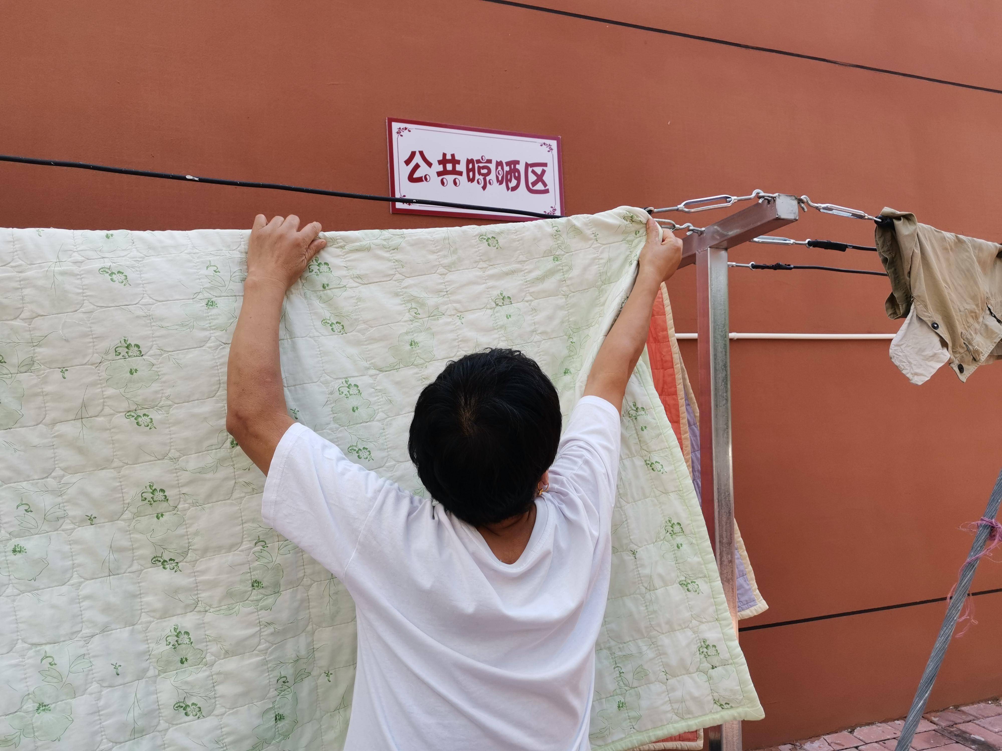潍城区:小区增设"公共晾晒区","晒"出文明新风尚_居民_城关街道_社区