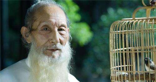 在49岁那年死去,不过对于古代人来说,49岁已经是长寿老人了,所以百岁