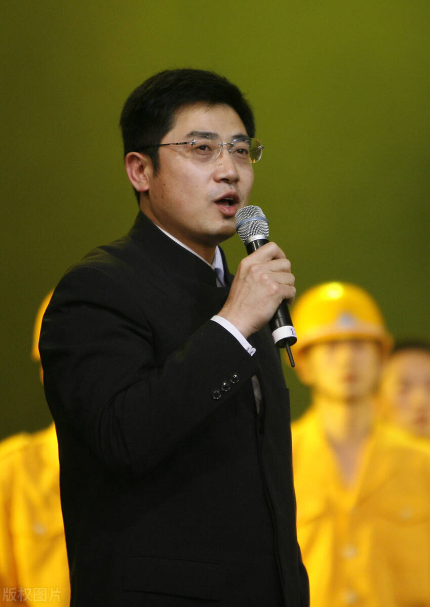 他曾是电视主持"一哥",莫名消失13年,如今竟成为了高管_工作_张政