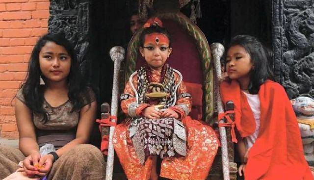 尼泊尔“活女神”：3岁受人朝拜，生活如同活人祭，终生不能嫁人