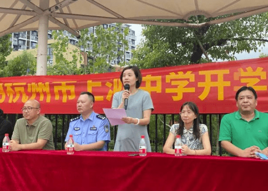 新学期,上泗中学全体师生定将在前进的道路上策马扬鞭,开拓创新,以