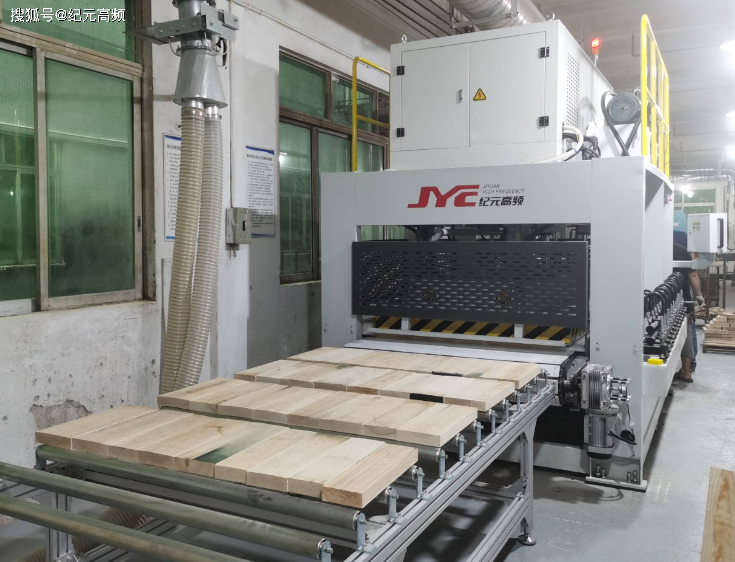 出材率高,成本低高频拼板设备的出材率要明显高于常规拼板,自动涂胶