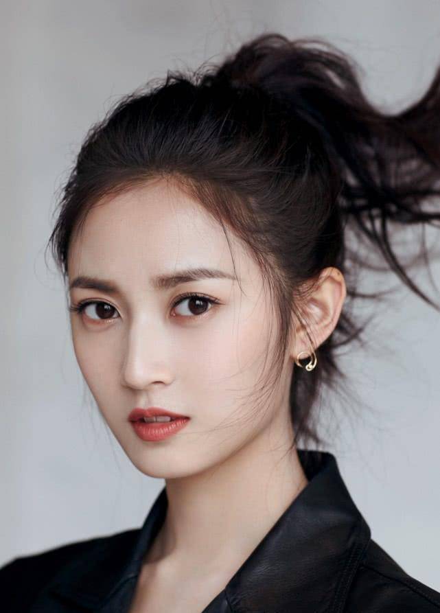 她曾是"横漂"中的一员,非科班出生的陈钰琪从小就有一个当演员的梦想