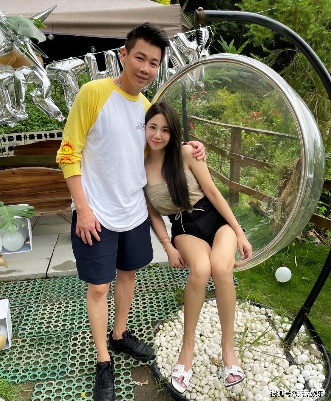 53岁染金发很时尚,妻子江佩蓉秀美腿_陈若仪_李靓蕾_儿子