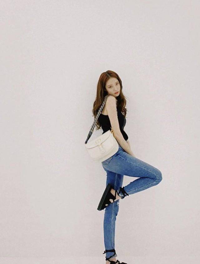 "南韩腿精"李圣经穿搭合集,天使面孔魔鬼身材,简直太绝!