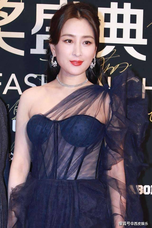 人人都说柳岩身材好,可是当她跟马苏同框后,网友:这还是我们的女神吗?