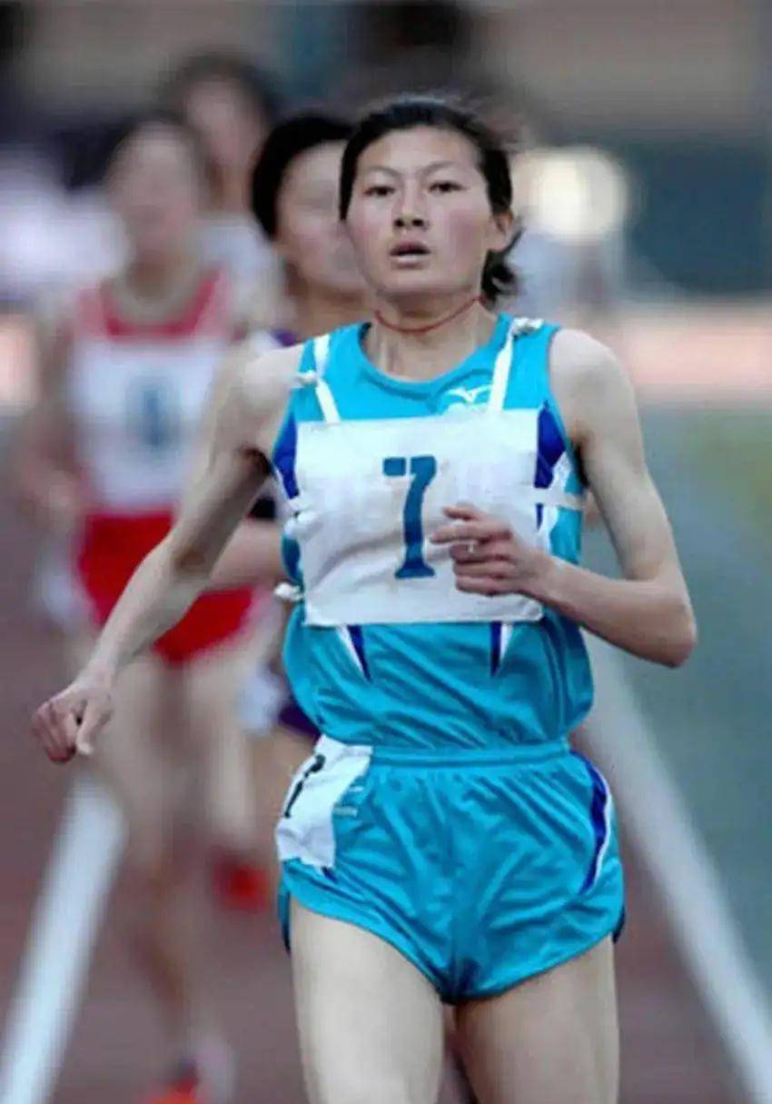 低调的邢慧娜:2004年的金牌不亚于刘翔,退役后取得硕士学位,开始了