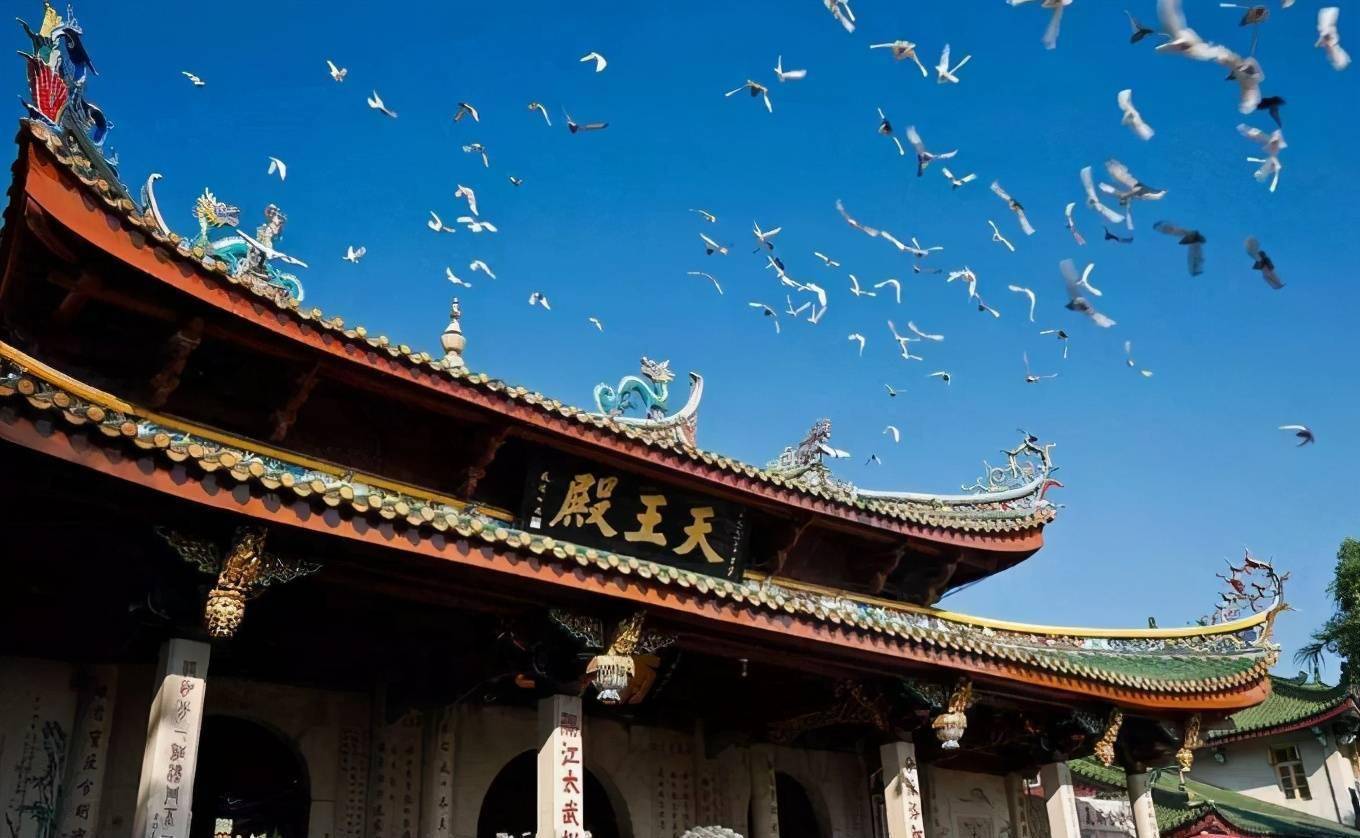 厦门最"平易近人"的寺庙,门票免费还送香,毗邻厦门大学_南普陀寺_放生
