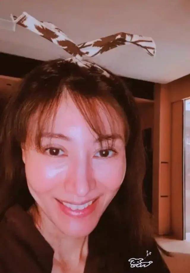 李嘉欣罕见晒出儿子,许建彤皮肤黝黑没能继承李嘉欣颜值_镜头_豪门