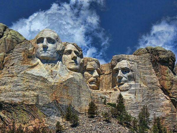 总统山雕塑在建时，富兰克林罗斯福正在任为何不把自己雕上？