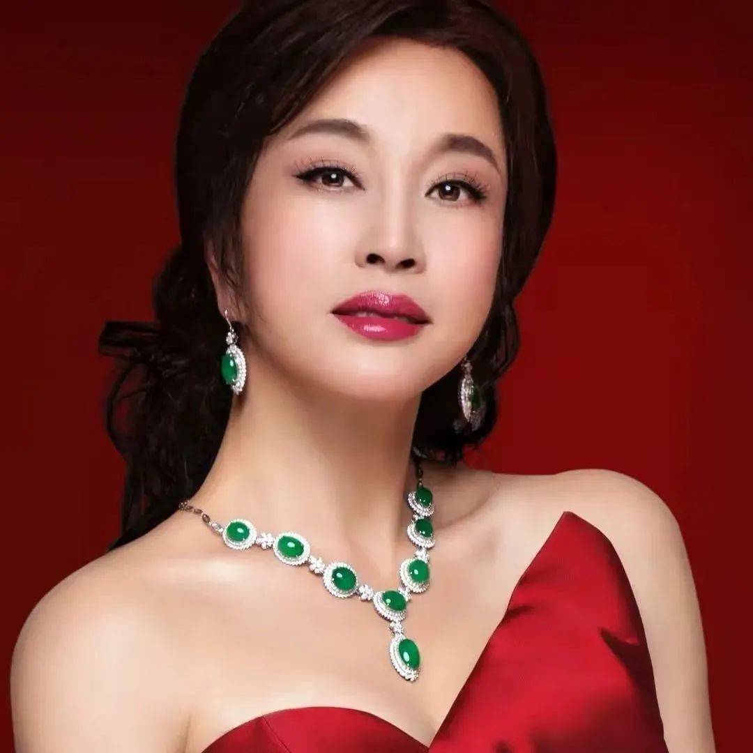 刘晓庆十年"风华"不减,续写"女皇"传奇 |《风华绝代》《武则天》双戏