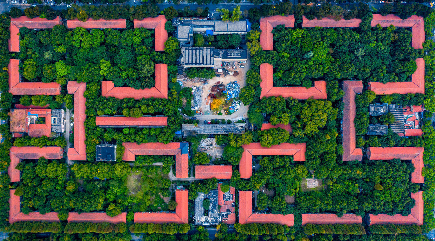 而"特色"则是青山区红房子的背后历史进程(青山区红房子文化是武汉