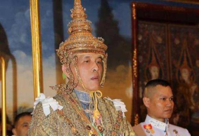 泰国王室富得流油，国王加冕王冠10亿泰铢，为何苏提达没后冠？