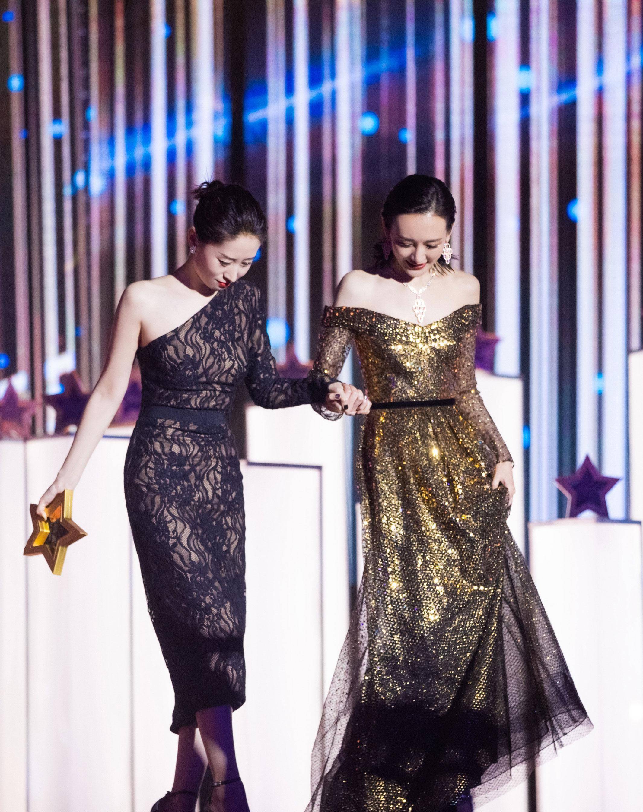 汪曼春明镜再同框,同穿淡蓝色女团装,刘敏涛一个眼神完胜王鸥_时尚