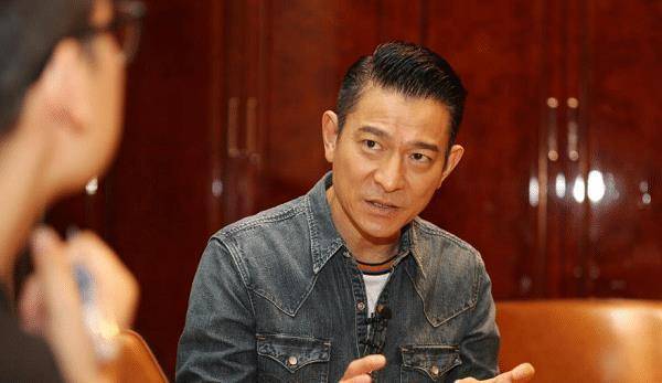 刘德华身价上亿,亲姐姐却靠领补助度日?