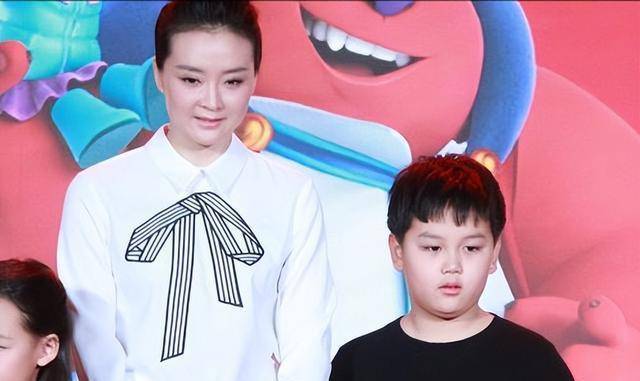 看风景,穿2千上衣戴百万名表,球球直言母亲地位高_豪门_网友_王志才