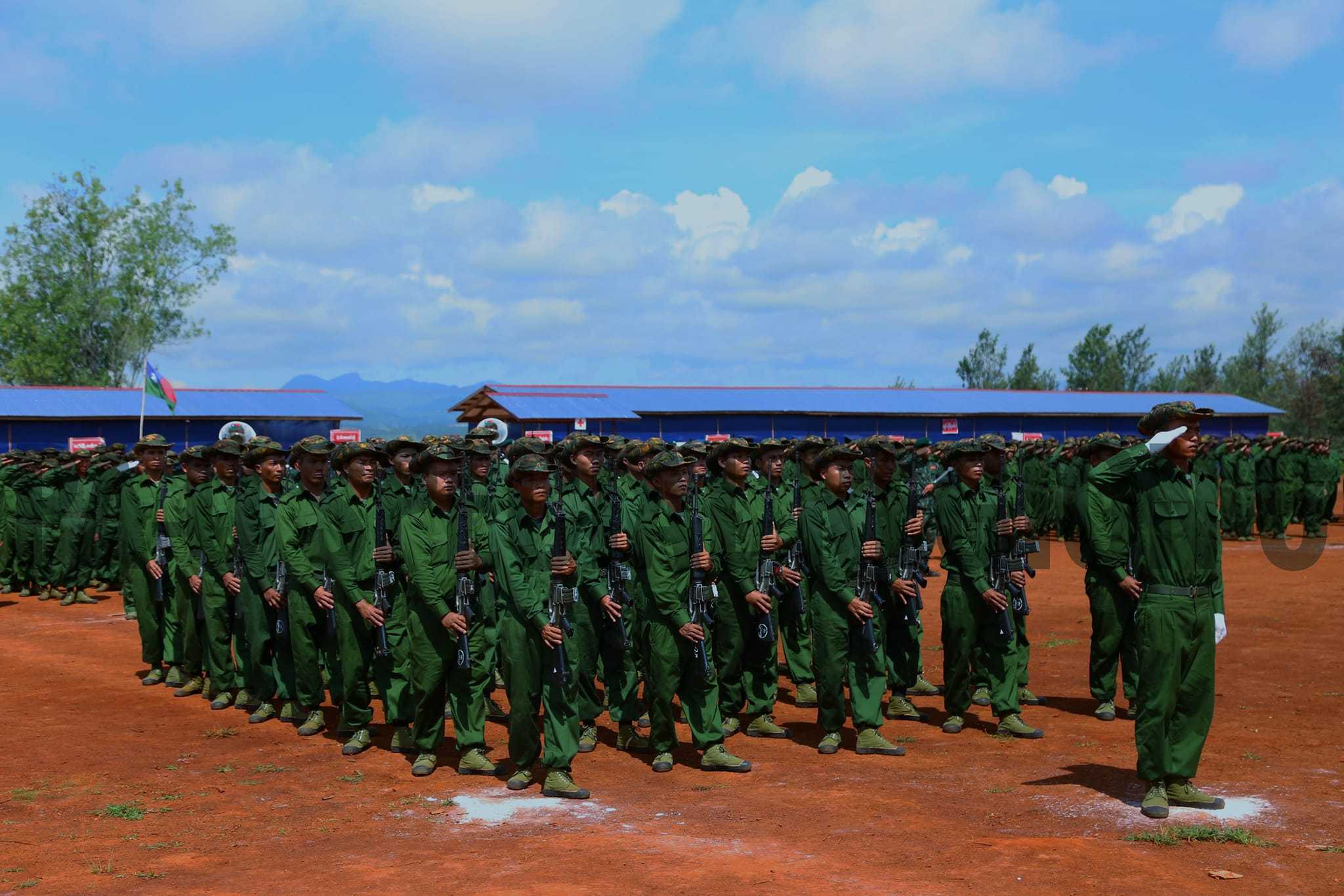 还必须热爱宗教,进行基本军事训练是为了保护缅甸135个民族免受灾难