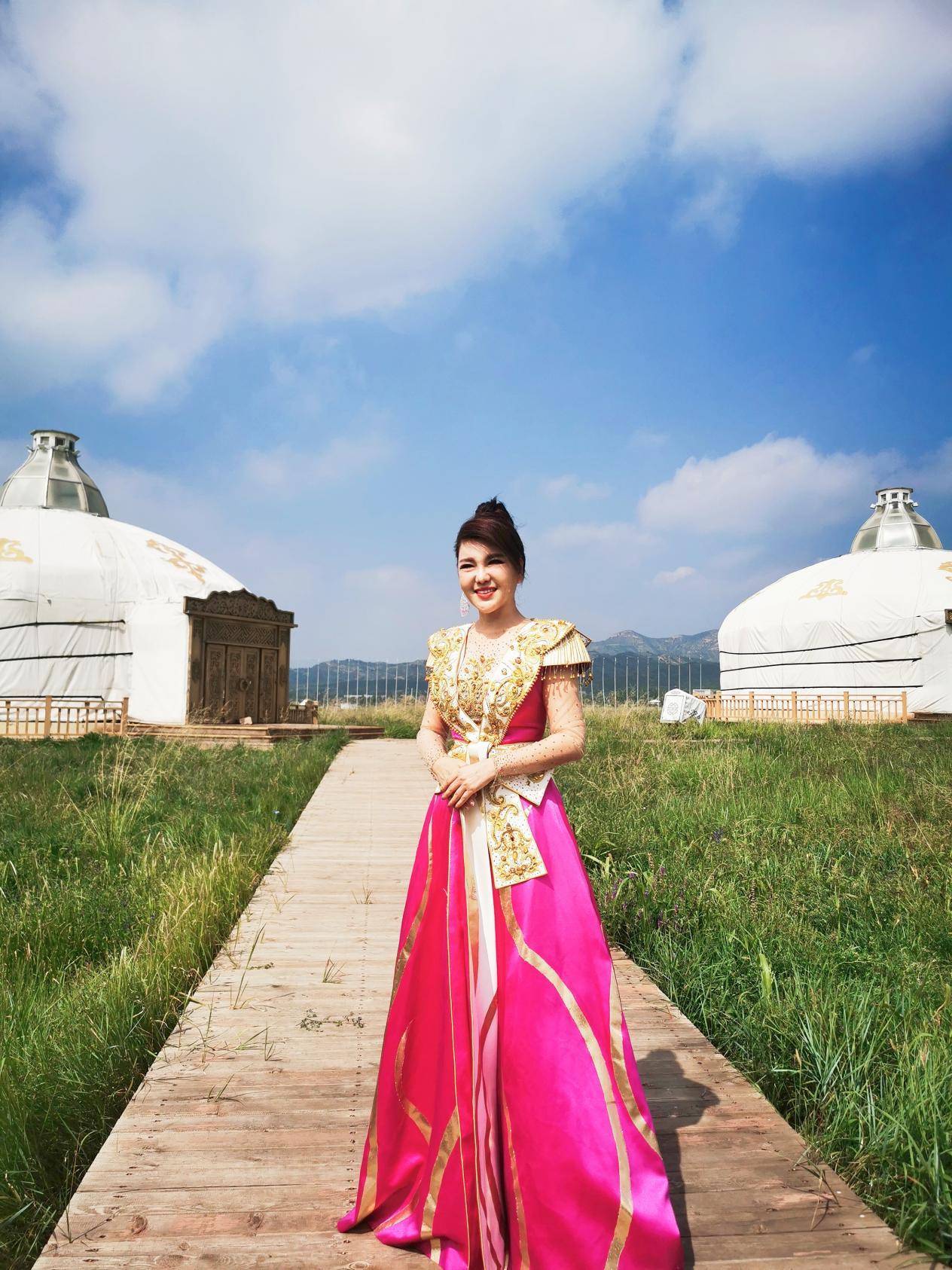 乌兰图雅献歌第二届敕勒川草原文化节暨第二十三届呼和浩特昭君文化节