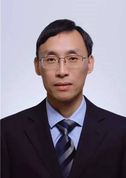 李庆峰,教授级高工,中油测井公司大庆分公司副经理兼大庆油田测井研究